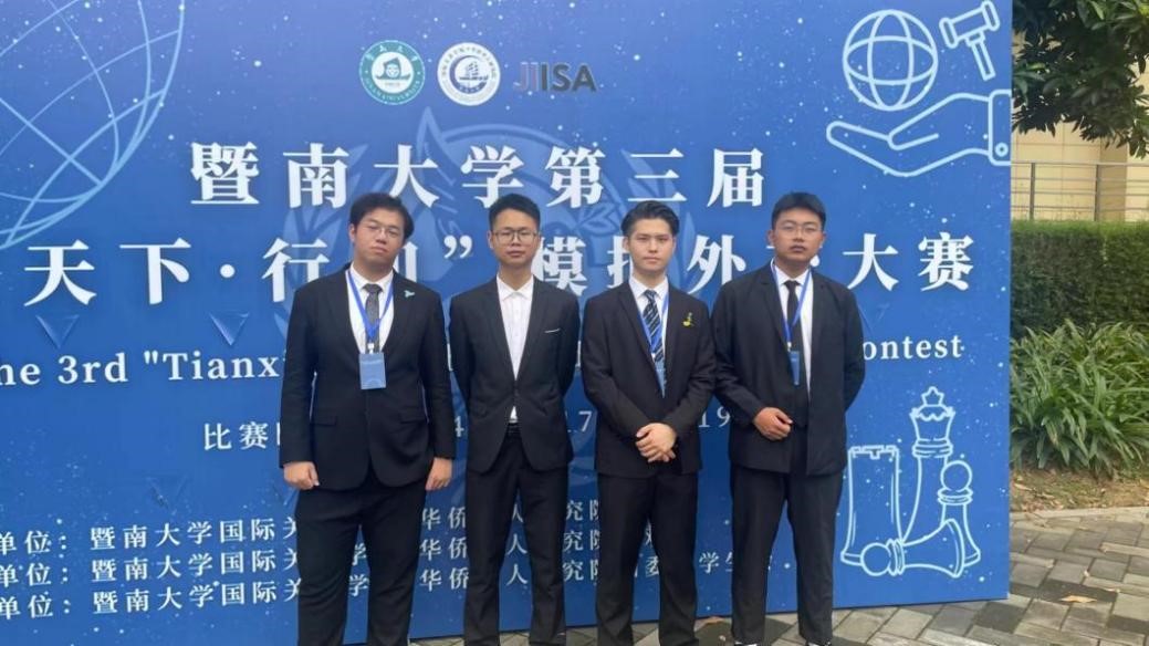 政治与公共管理学院组织学生前往...